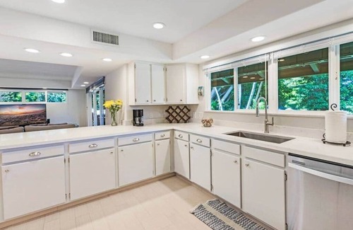 Kahana House | Private 4bd Home, Walk to Beach