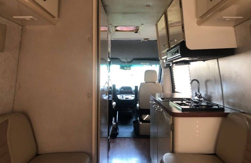 Linden Apartment | Private and cozy RV with full hookups in a convenient area with direct bus to NYC Manhattan only 2 blocks away