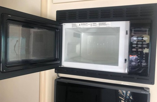 Linden Apartment | Private and cozy RV with full hookups in a convenient area with direct bus to NYC Manhattan only 2 blocks away