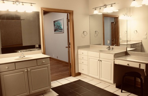 Mason House | Private and Spacious home on 7 acres in Mason Ohio. Sleeps 16 - Kings Island