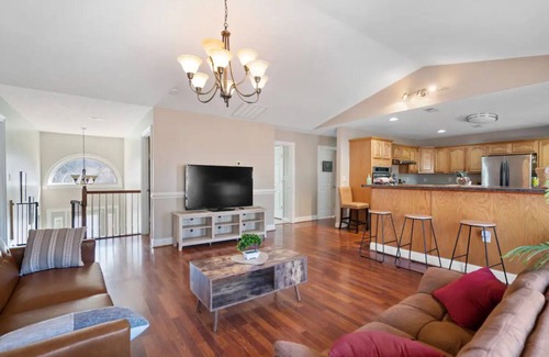 Winchester House | Private and Spacious Vacation House on a 5acre lot 12 mins from Wichester city!!