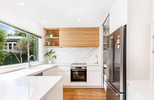 Greenlane - Ellerslie House | Private and Sunny 3BR with parking I Zodiak Stays