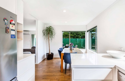 Greenlane - Ellerslie House | Private and Sunny 3BR with parking I Zodiak Stays