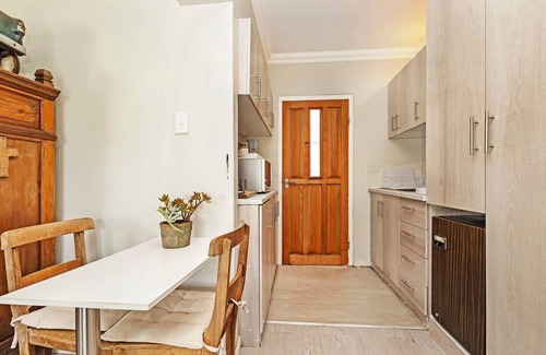 Stellenbosch Apartment | Private Apartment Located on Golfing Green in Exclusive Winelands Estate