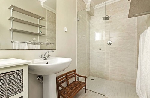 Stellenbosch Apartment | Private Apartment Located on Golfing Green in Exclusive Winelands Estate