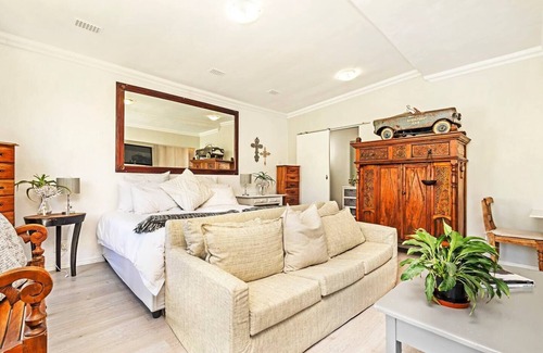 Stellenbosch Apartment | Private Apartment Located on Golfing Green in Exclusive Winelands Estate