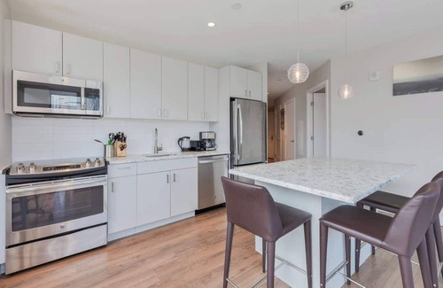 Seaport District Apartment | Private Apt Seaport Walk to Restaurants