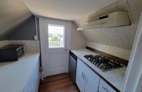 Revere Apartment | Private apt Walk to MBTA Blue and beach, view!