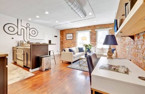 Short North House | Private Art Gallery w/FREE Parking near Conven Ctr