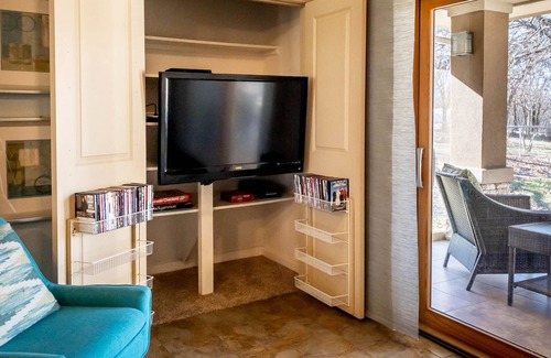 Flower Mound House | Private B&B Guest House On Tree Covered 2 Acre Estate