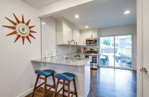 East Bank House | Private Backyard 2mi to Downtown