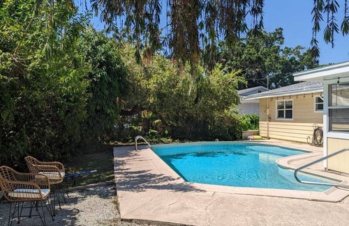 Vero Beach South House | Private backyard pool oasis.15 min to ocean!