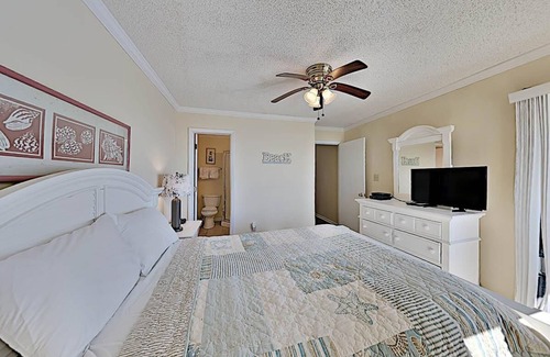 Myrtle Beach Condo | Private Balcony Overlooking Pool Beautiful Condo