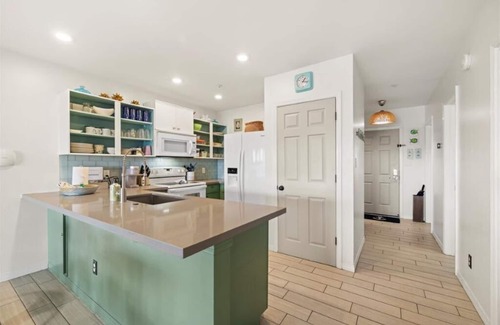 Avalon Beach Estates Condo | Private Beach - 4 Chairs/2 Umbrellas set up - Pickleball - Kid Friendly