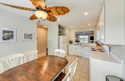 Ocean View Condo | Private Beach & Bay Views: Retreat in Ocean View
