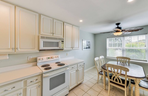 Ocean View Condo | Private Beach & Bay Views: Retreat in Ocean View
