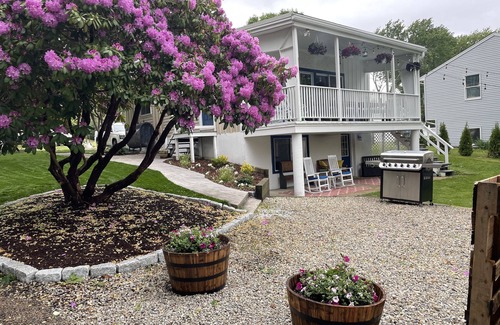 Bonnet Shores House | Private beach; firepit, outdoor shower, AC, two kitchens, laundry, covered patio