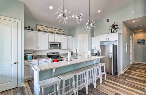 Freeport House | Private Beach + Oceanfront Balcony: Freeport Home