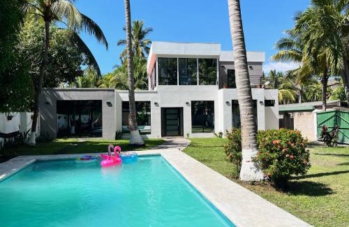 La Libertad Villa | Private Beach side Villa - Playa San Diego