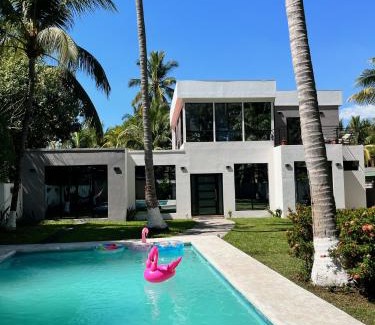 La Libertad Villa | Private Beach side Villa - Playa San Diego