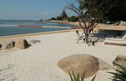 North Pattaya Apartment | Private beach, stunning pool, tranquil Pattaya