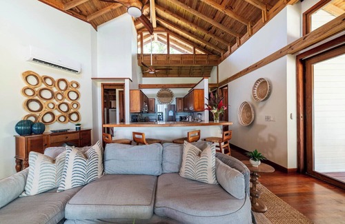Palmetto Bay House | Private Beachfront Bungalow – Gated Community, Prime Roatán Location Awaits!