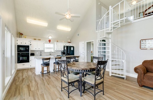 Galveston House | Private Beachfront Home w/Open Plan - Steps from Sand & Surf
