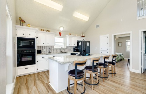Galveston House | Private Beachfront Home w/Open Plan - Steps from Sand & Surf