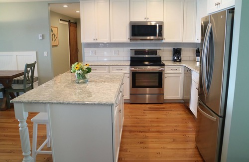 Suttons Bay Cottage | Private, Breathtaking waterfront, 2 SUP & 3 kayak’s & bikes