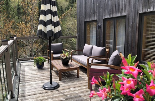 Saint-Brigitte-de-Laval House | Private modern cottage with stunning scenery and direct water access