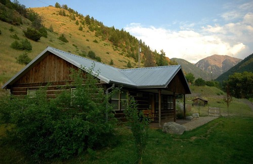 Chico Cabin | Private Cabin on 83 Acres located on Emigrant Creek