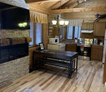 Thompsonville House | Private Cabin-Shuttle Pass Included!
