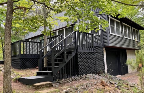 Danbury House | Private Chalet, 3 Queen beds on Trails in Voyager