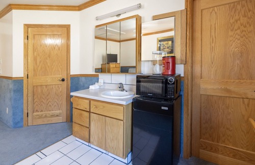 Hot Springs Cabin | Private Chamber in Rustic Cabin - Room 227