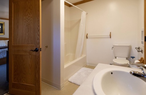 Hot Springs Cabin | Private Chamber in Rustic Cabin - Room 227