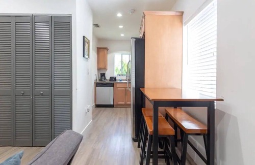 The Roads House | Private Charming Guesthouse in Little Havana