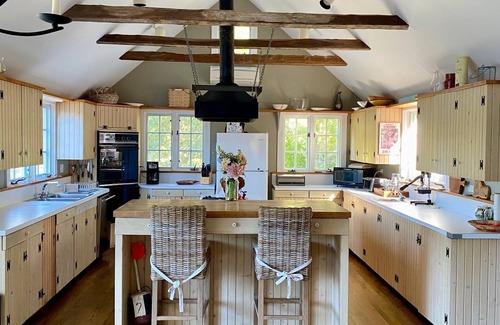 Menemsha House | PRIVATE CHILMARK HOME, 5BR,5 bath, 2 outdoor showers, AC