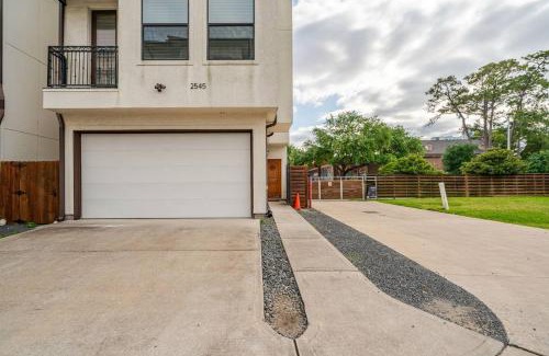 MacGregor House | Private, city view , 5 beds, 2 balconies, Jacuzzi