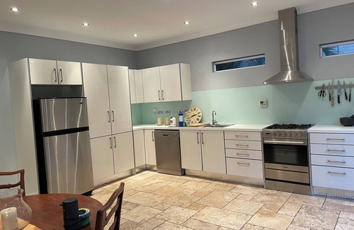 Seaforth House | Private, clean and convenient home, close to beaches, transport and shops.