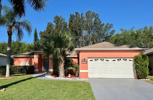 Biggar House | Private community just 15 minutes from the beaches