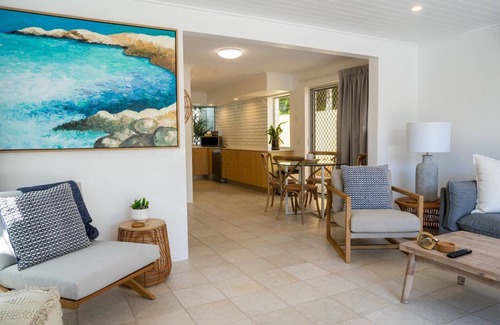 Noosa Heads Apartment | PRIVATE COURTYARD - PETS - LOCATION - AIR CON