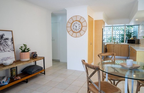 Noosa Heads Apartment | PRIVATE COURTYARD - PETS - LOCATION - AIR CON