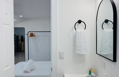 South Venice Apartment | Private, cozy, beach guest-suite C