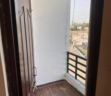 Indore House | Private Cozy Room in Central Flat