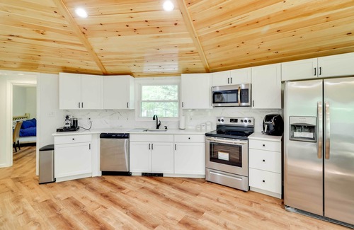Pocono Pines Cottage | Private Deck & Grill: Pocono Pines Retreat!