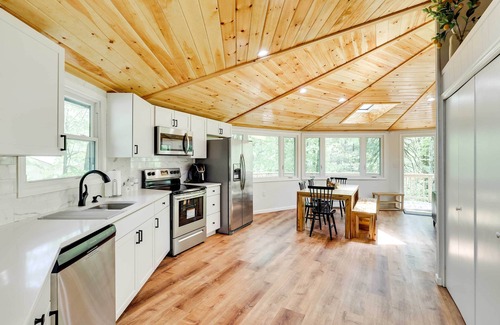 Pocono Pines Cottage | Private Deck & Grill: Pocono Pines Retreat!
