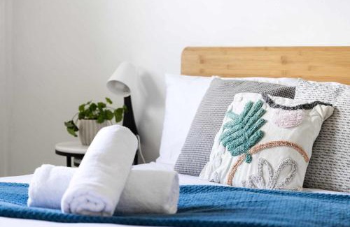 Ryde House | Private Double Room - Central Location at Ryde - Shared Bathroom