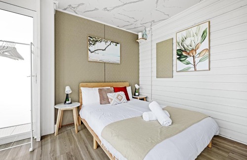 Ryde House | Private Double Room - Centrally Located at Ryde - Shared Bathroom