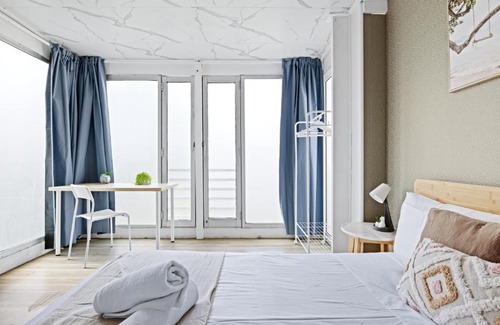 Ryde House | Private Double Room - Centrally Located at Ryde - Shared Bathroom