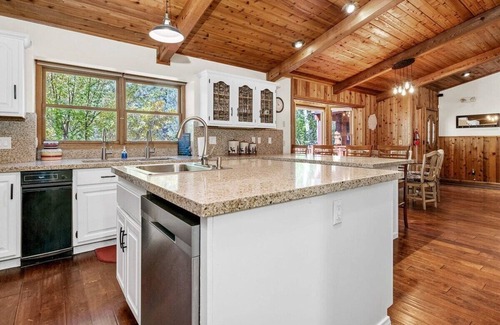 Big Bear Lake Cabin | Private Estate on 1 acre. Close to Slopes&Village